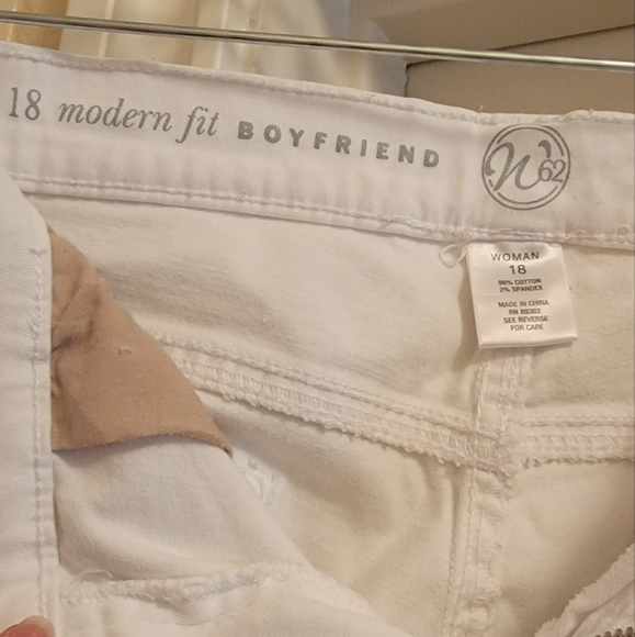 DRESSBARN W62 WHITE MODERN FIT BOYFRIEND CROP JEANS - Picture 4 of 5